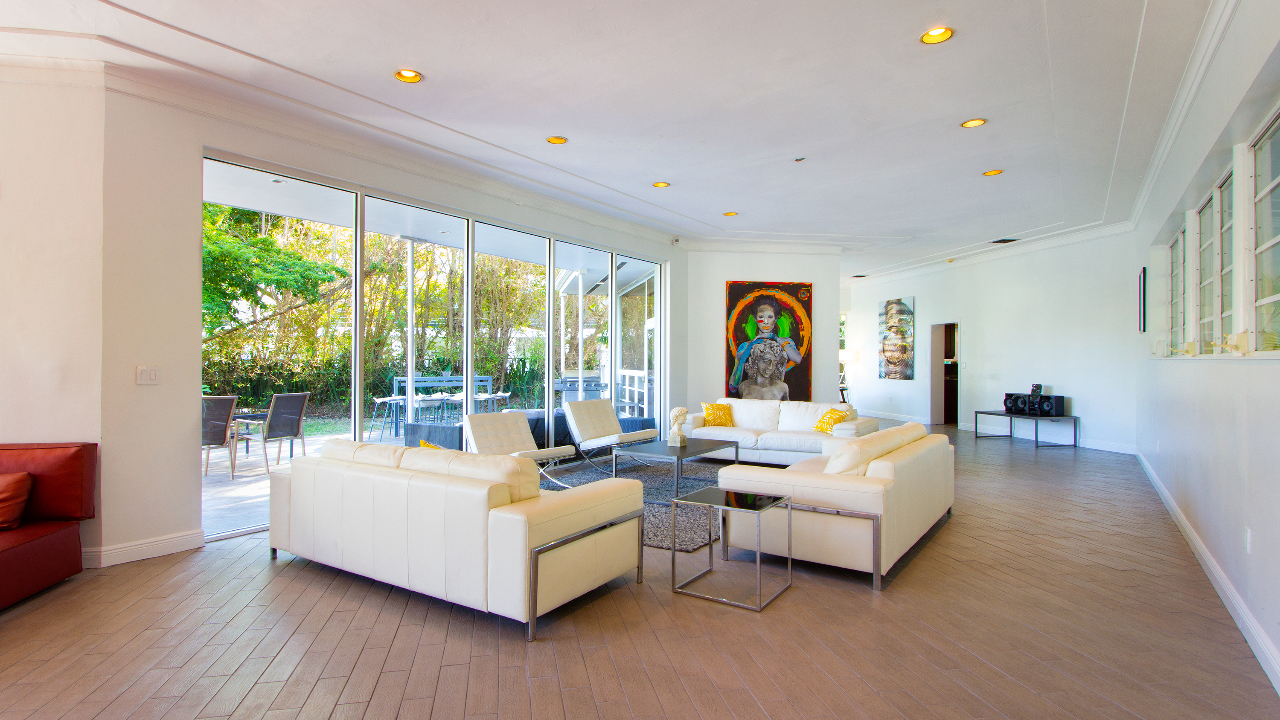 4333-Pine-Tree-Dr-02