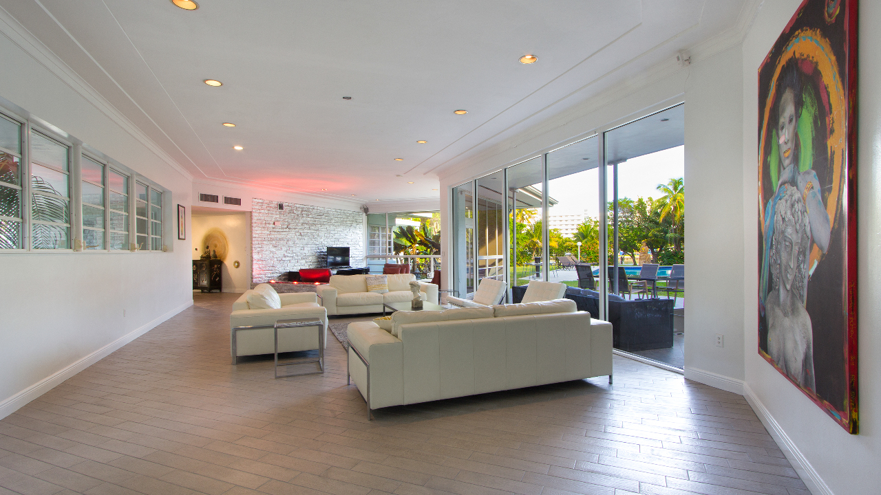 4333-Pine-Tree-Dr-03