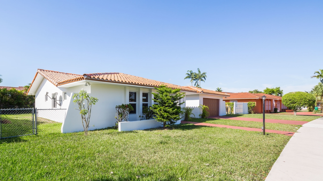 2374-SW-125th-Ct-02