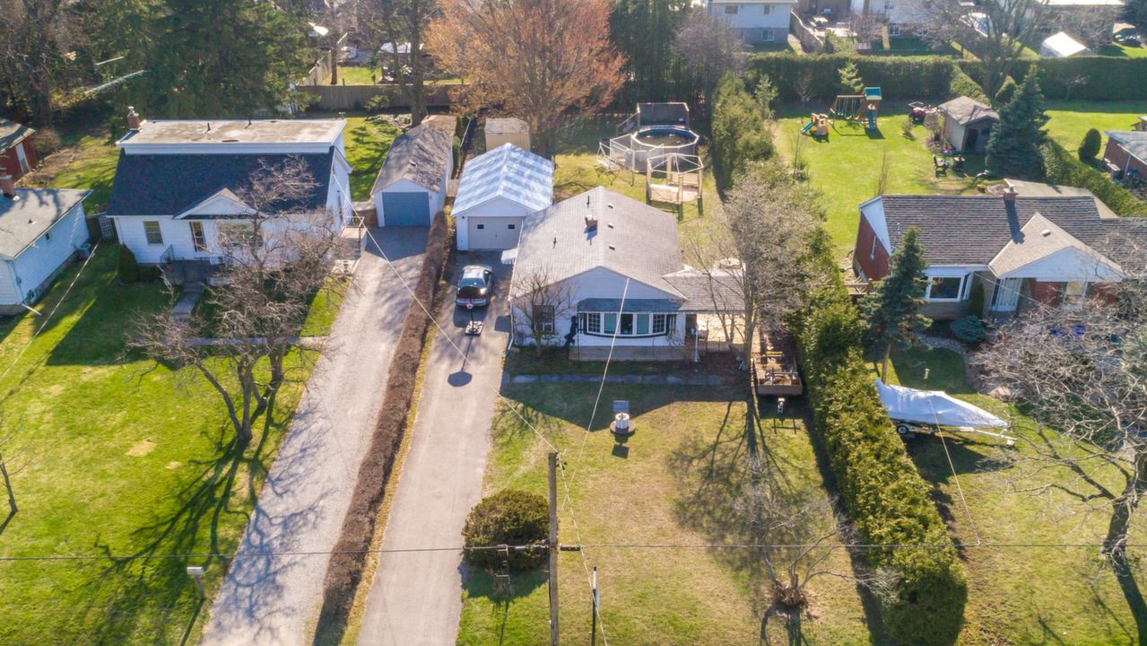 30 Darlington Blvd, Courtice, ON, L1E 2J7 Scene 1