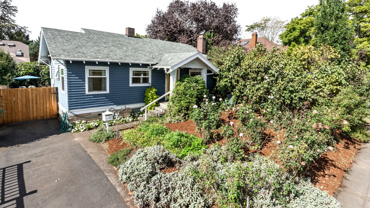 3857 SE 41st Ave, Portland, OR, 97202 Scene 1