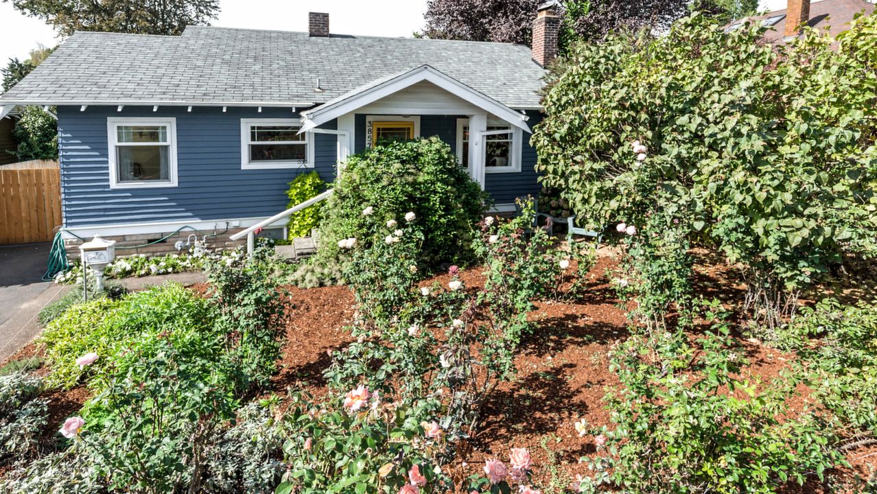 3857 SE 41st Ave, Portland, OR, 97202 Scene 2