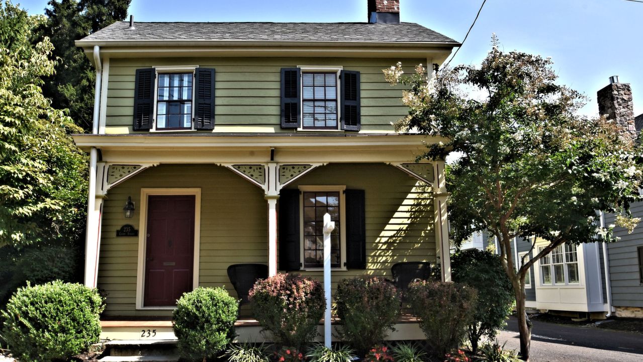 235 Court St, Newtown, PA, 18940 Scene 1