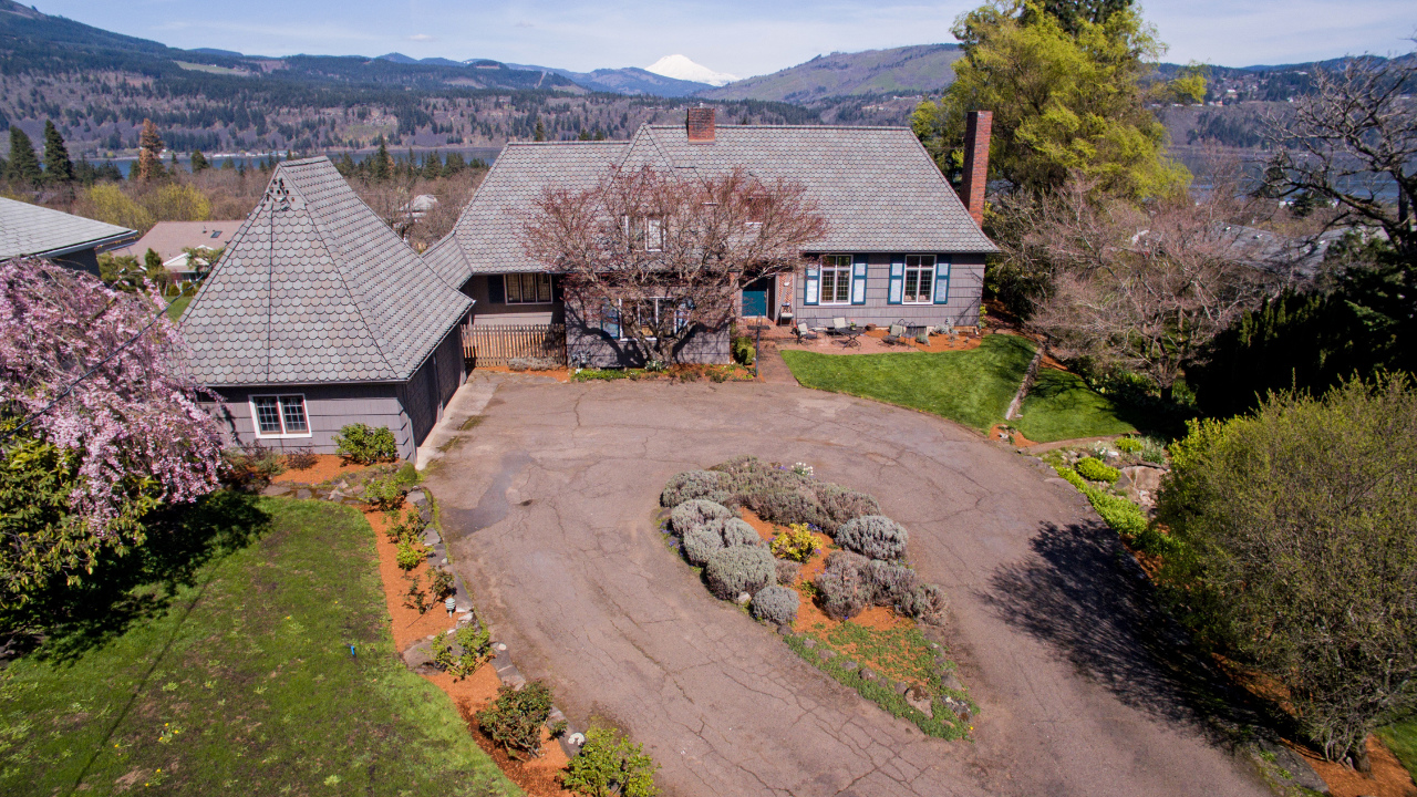 1722 Sherman Ave, Hood River, OR, 97031 Scene 1