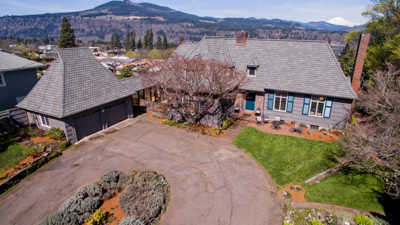 1722 Sherman Ave, Hood River, OR, 97031 Scene 2