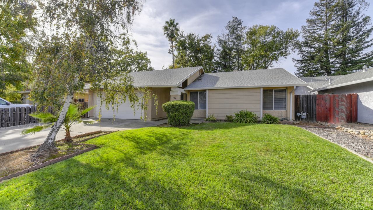 3704 Station St., Sacramento, CA, 95827 Scene 1