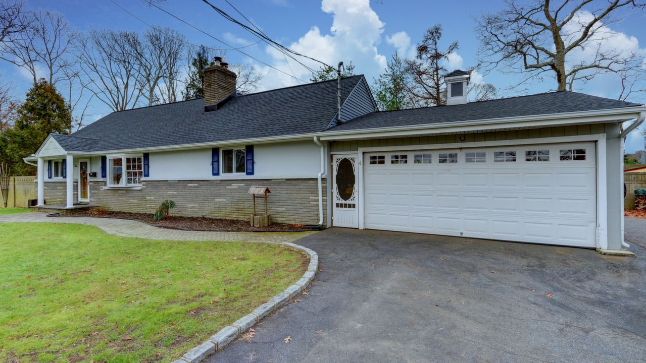 4 Naugatuck Ln, East Islip, NY, 11730 Scene 2