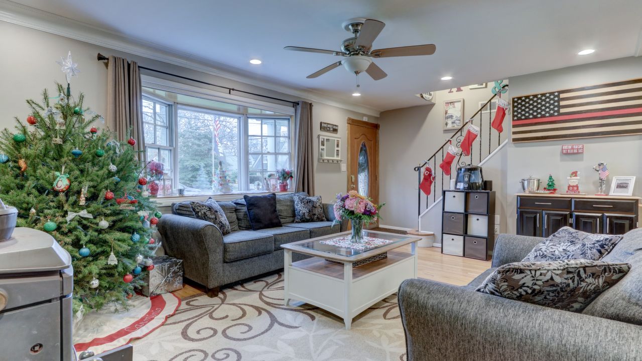 4 Naugatuck Ln, East Islip, NY, 11730 Scene 3