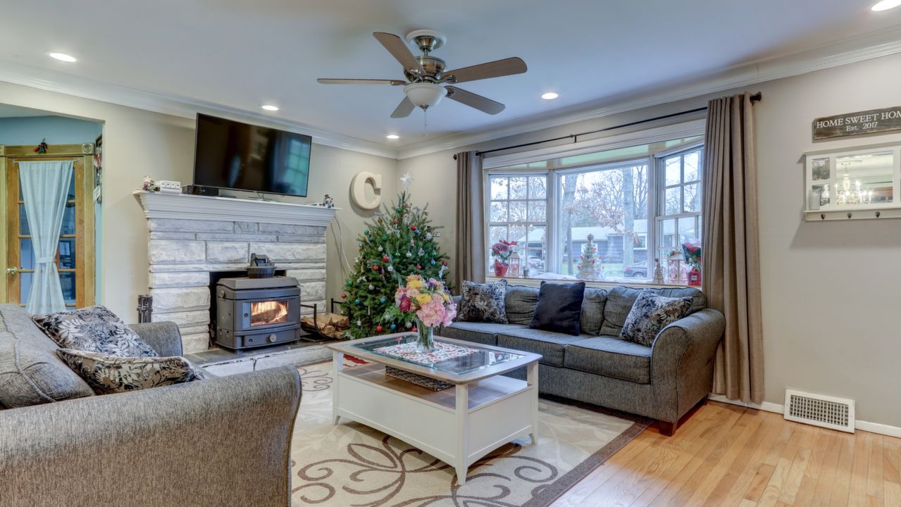 4 Naugatuck Ln, East Islip, NY, 11730 Scene 4