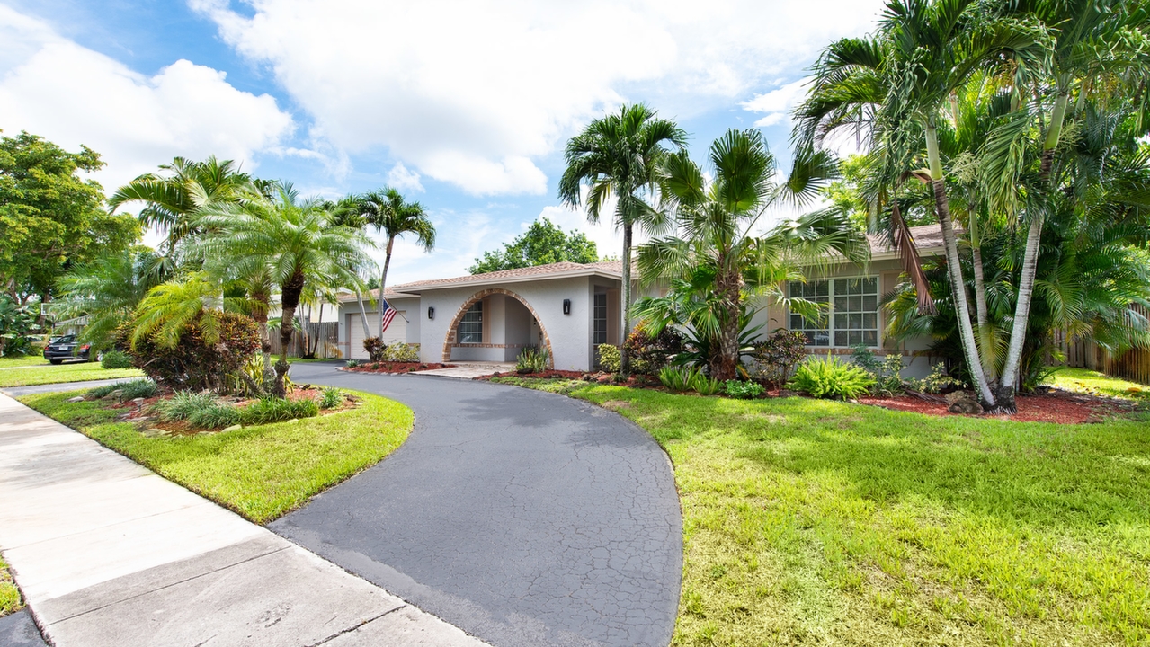 1300-SW-75th-Ave-01