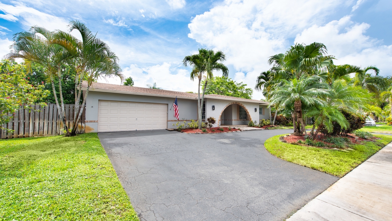 1300-SW-75th-Ave-02