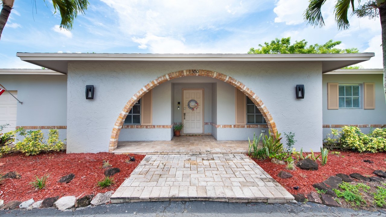 1300-SW-75th-Ave-03