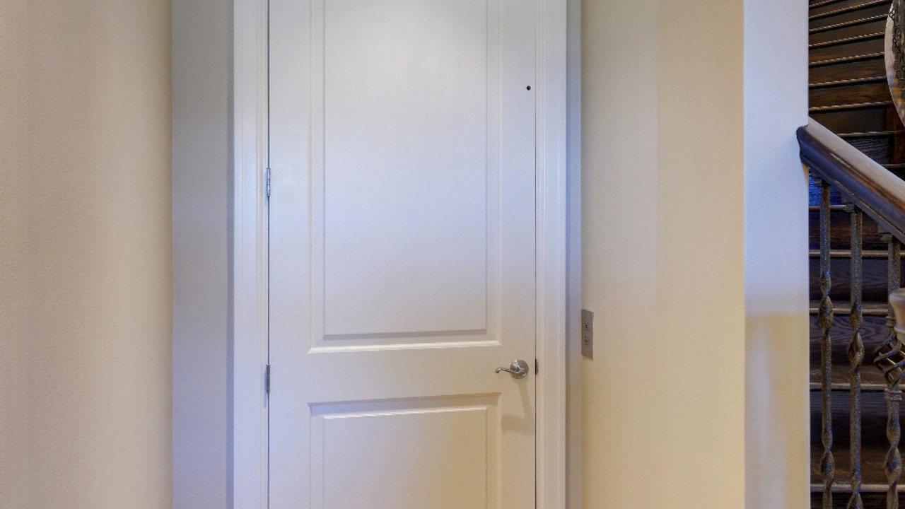 03_Elevator_Downstairs_01