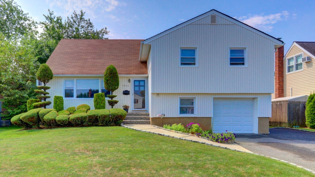 3866 Arthur Ave N, Seaford, NY, 11783 Scene 1