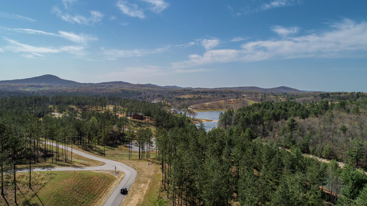 LT305 Thirteen Hundred, Blairsville, GA, 30512 Scene 1