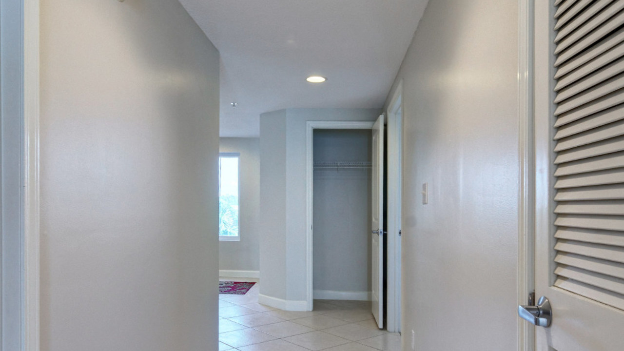 03_Hallway_01