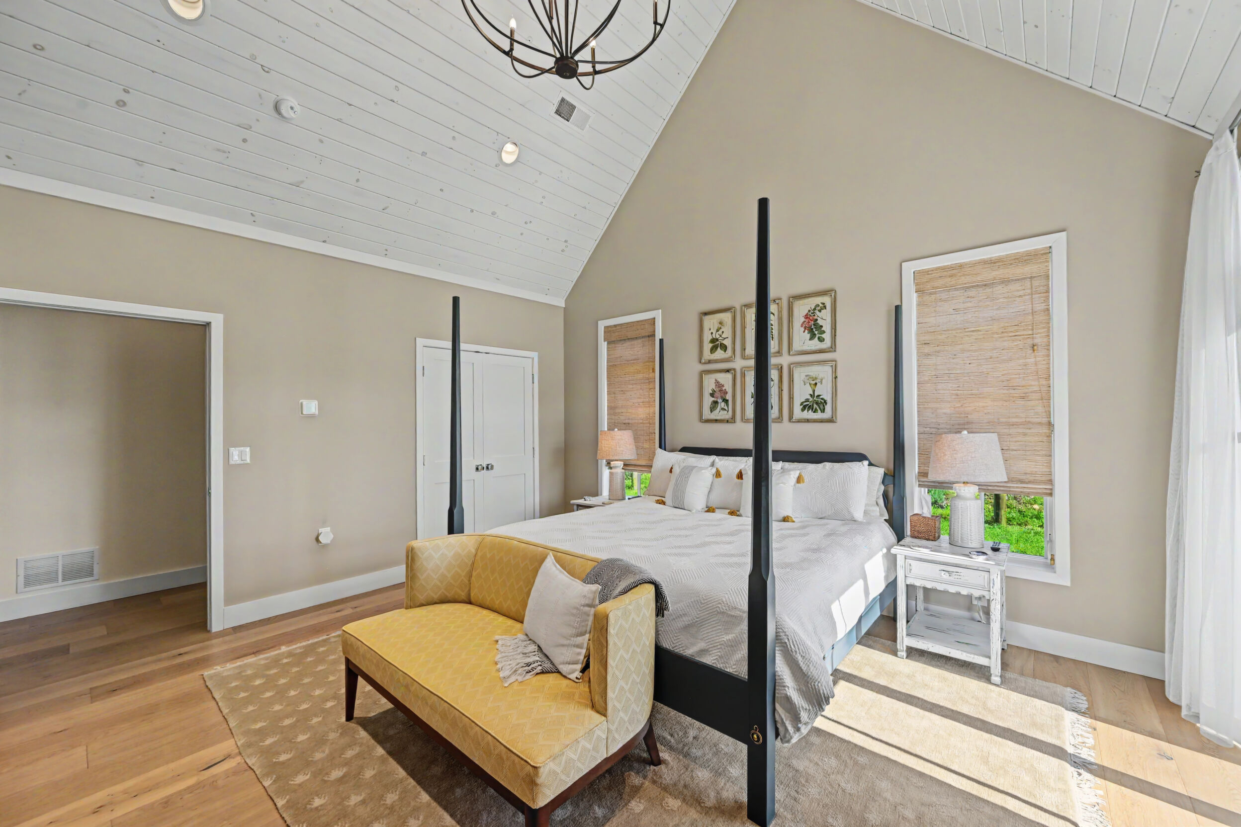 Guest suite seating area