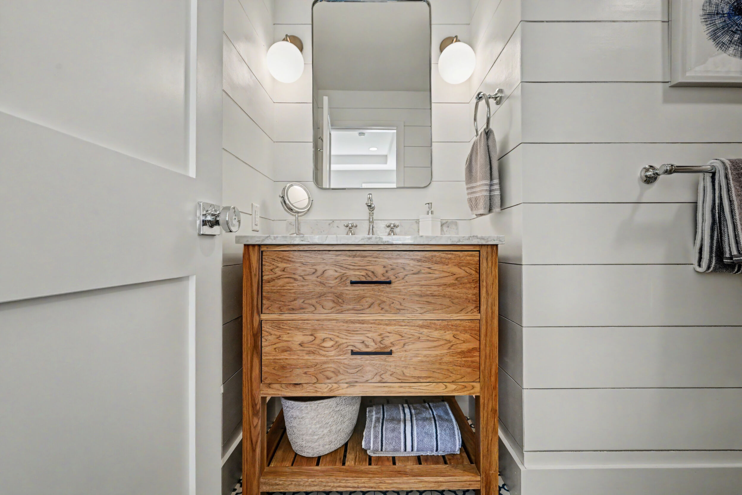 Upstairs bath with hickory vanity