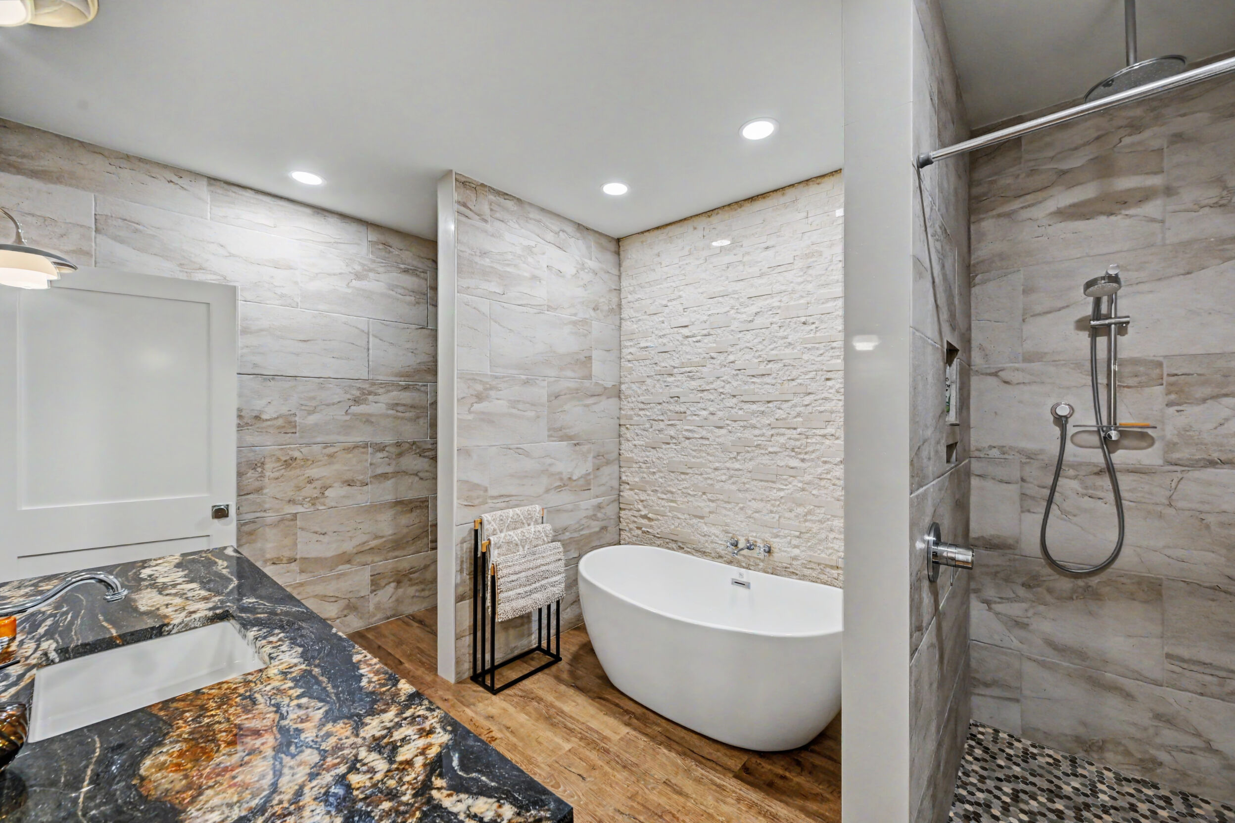 Lower-level bath with stacked-marble wall