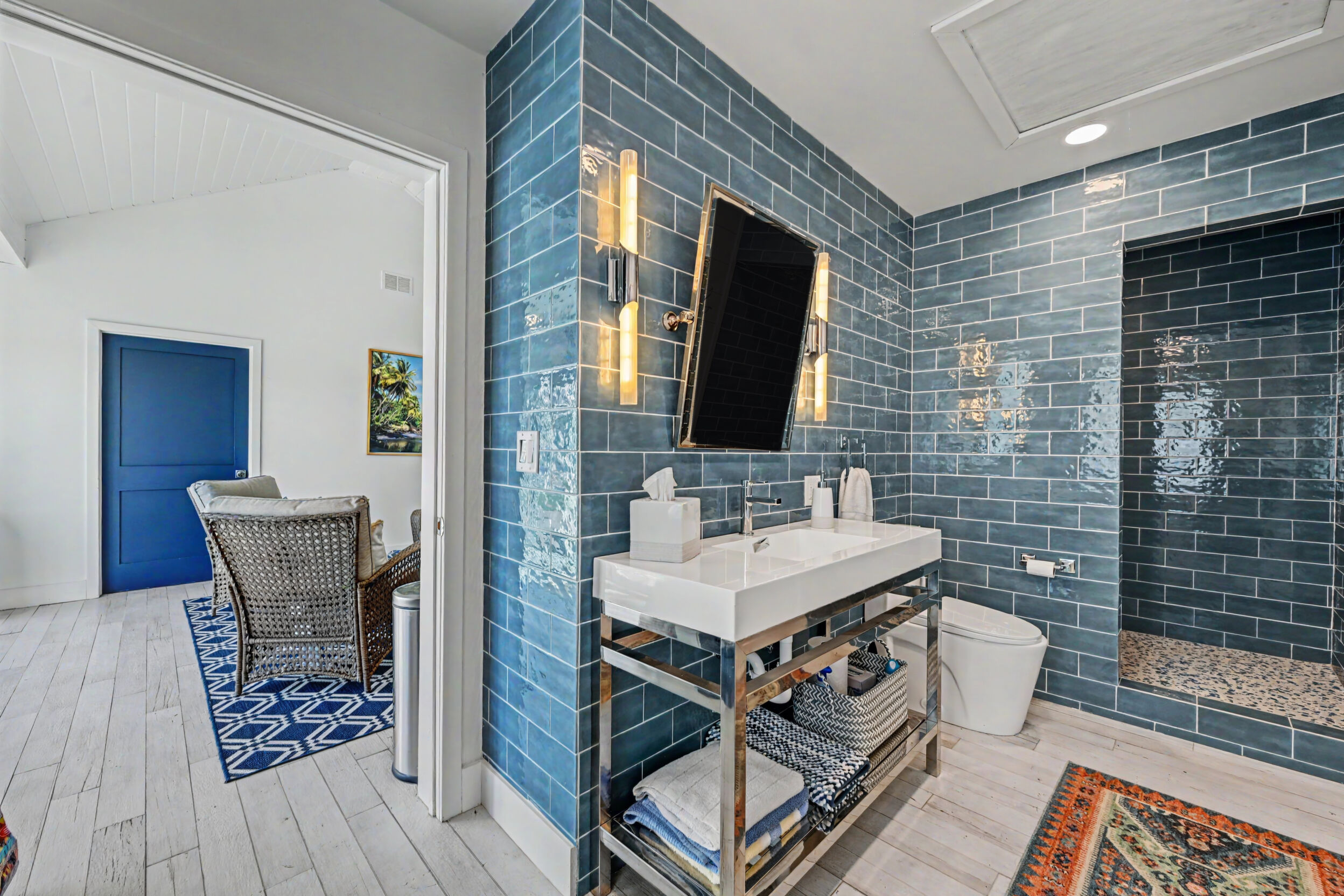 Pool house bath