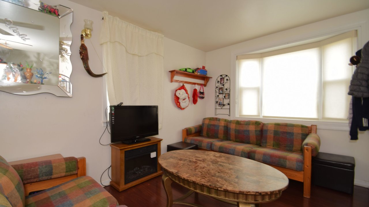 18 Wayne Ave, Norristown, PA, 19403 Scene 2