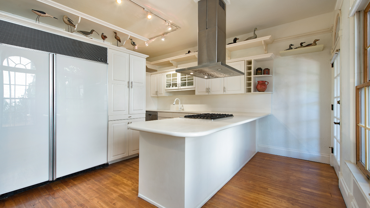 5941-Pine-Tree-Dr-19