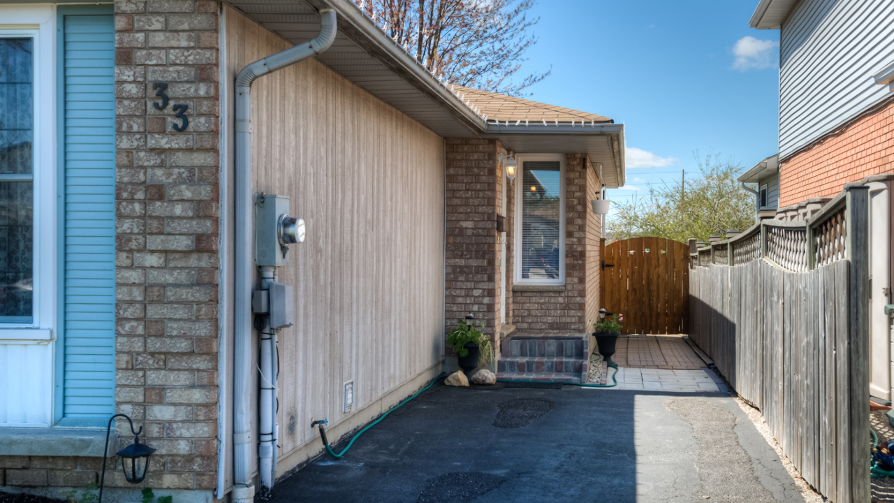 33 Crossingham Drive, Guelph, ON, N1K 1N9 Scene 4