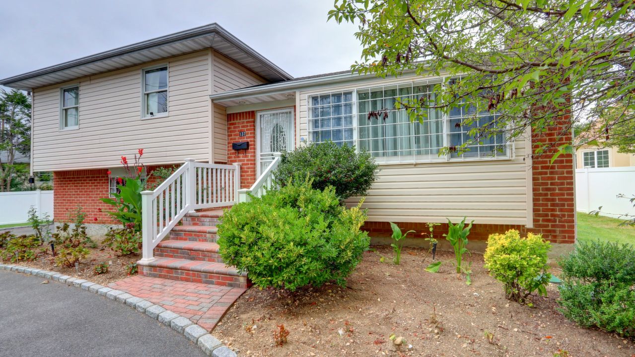 137 Cold Spring Rd, Syosset, NY, 11791 Scene 2