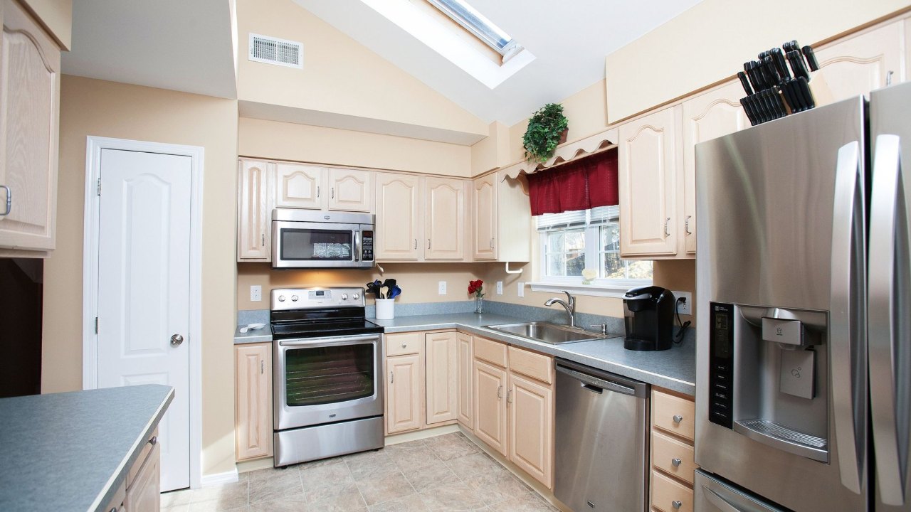 5 East Drive, Ronkonkoma, NY, 11779 Scene 4