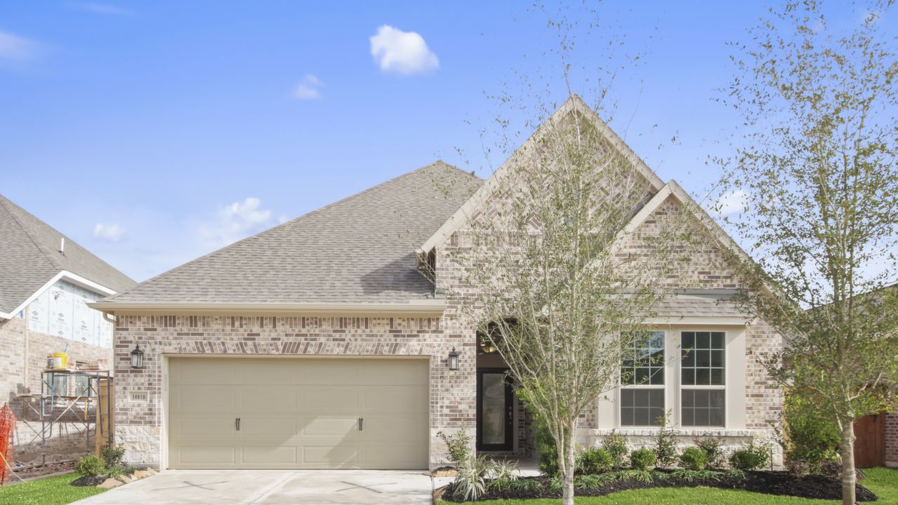 10810CrestwoodPoint_001
