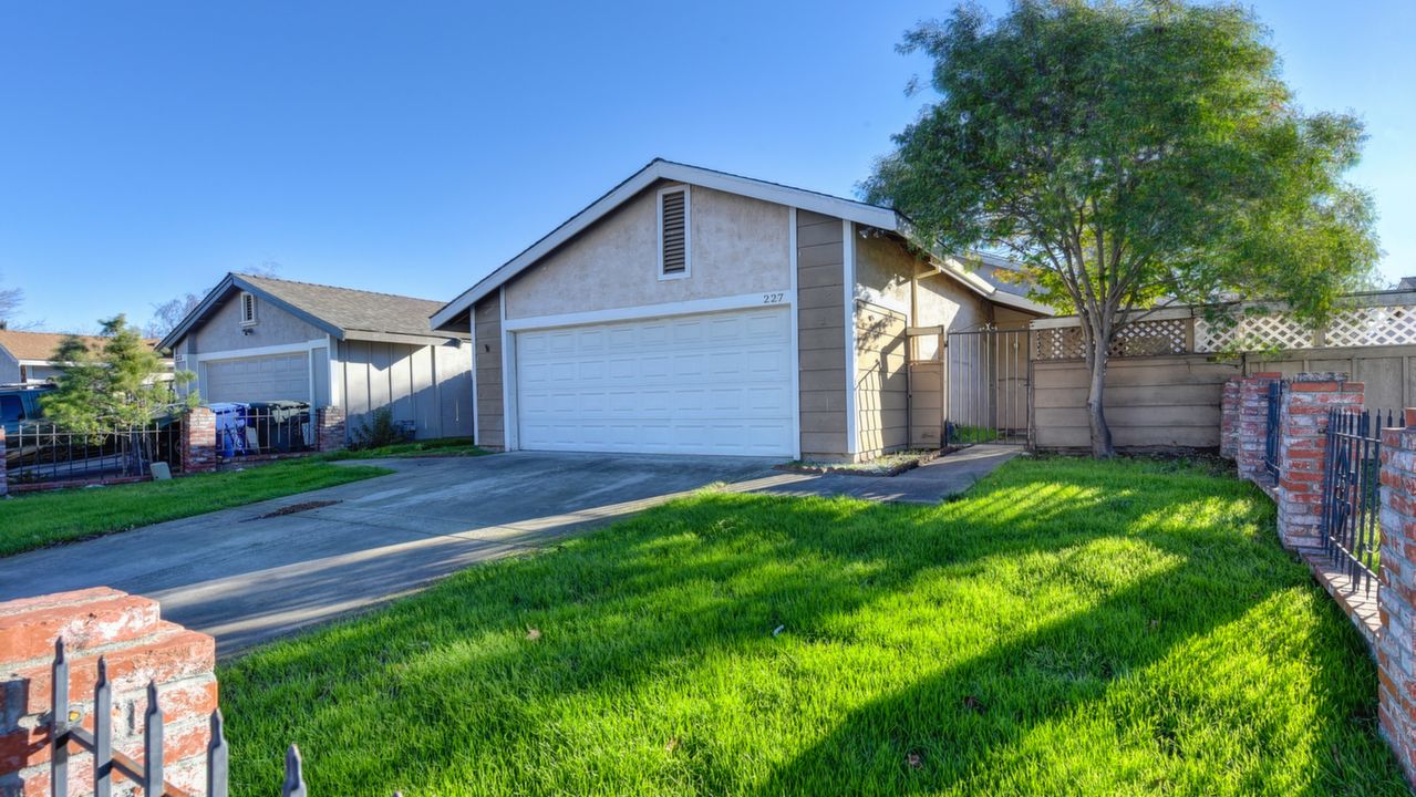 227 Cedar Rock Cir., Sacramento, CA, 95823 Scene 2