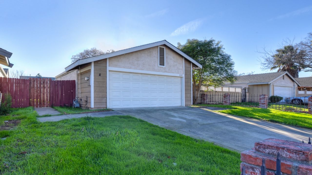 227 Cedar Rock Cir., Sacramento, CA, 95823 Scene 3