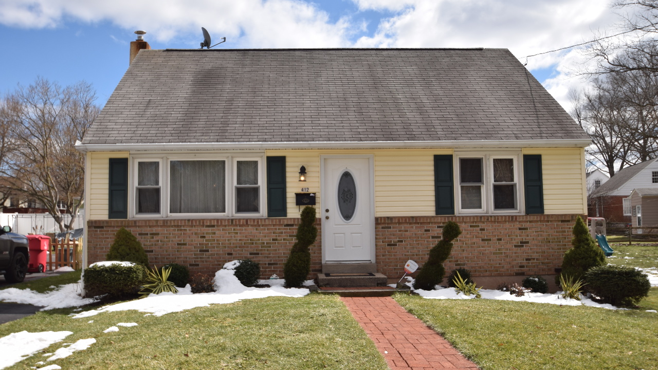 412 E Chestnut St, Souderton, PA, 18964 Scene 1