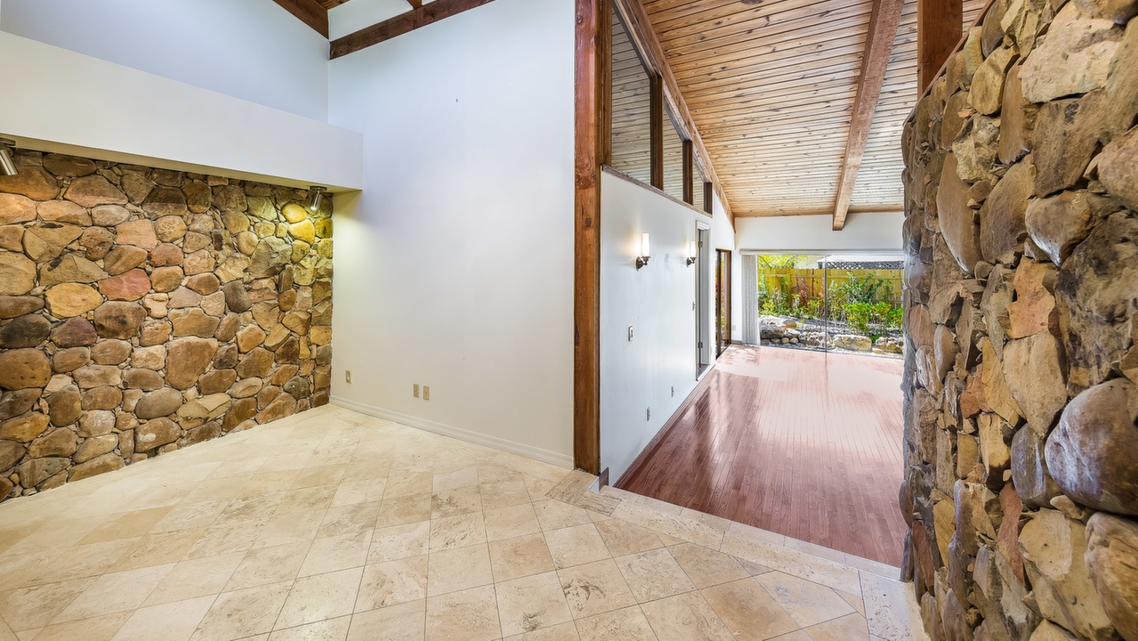 9055-SW-78th-Ct-03