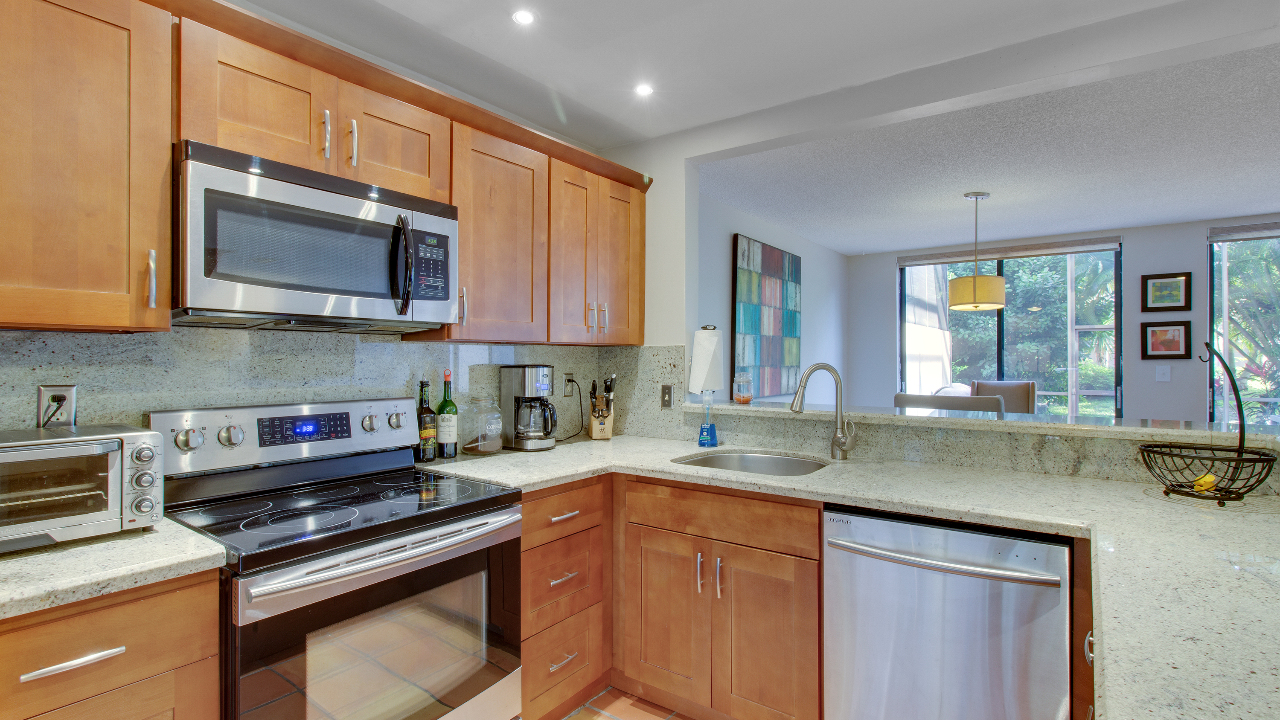 9807-Costa-Del-Sol-Blvd-08