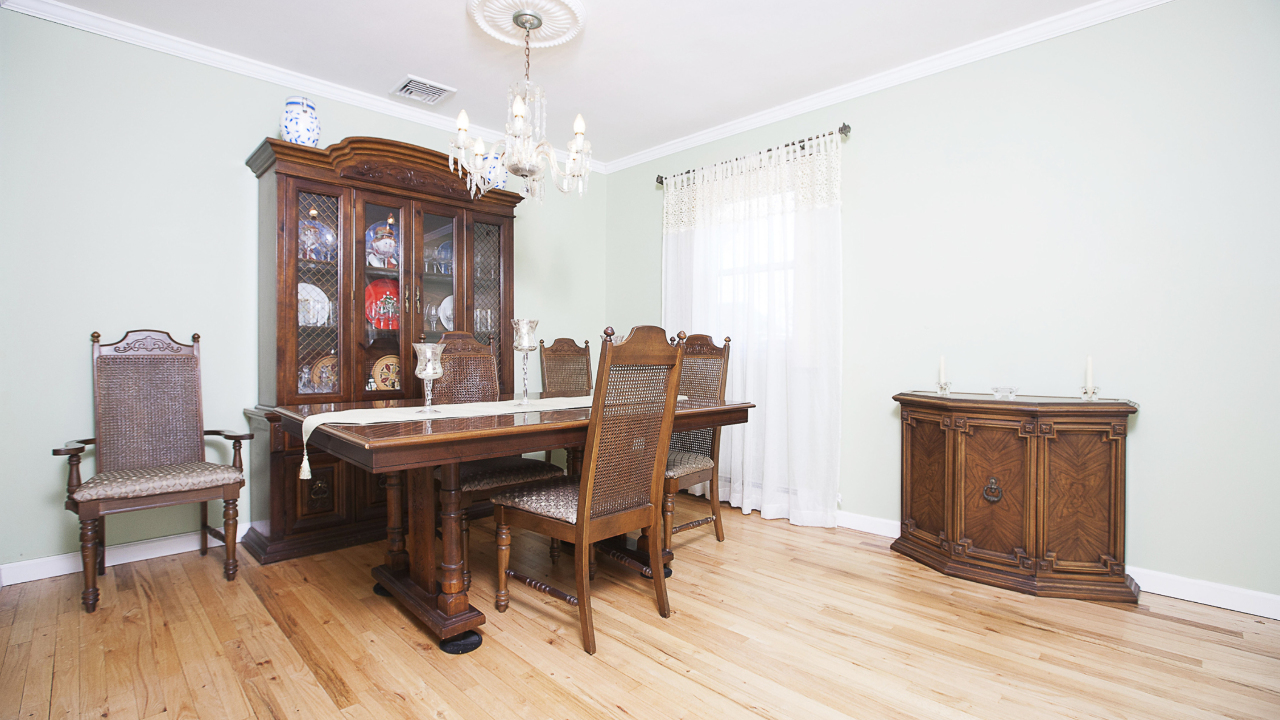 18 Willow Lane, Lindenhurst, NY, 11757 Scene 2