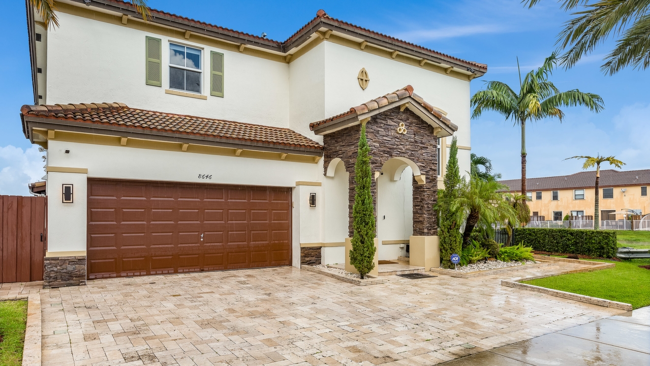 8646-NW-115th-PL-01