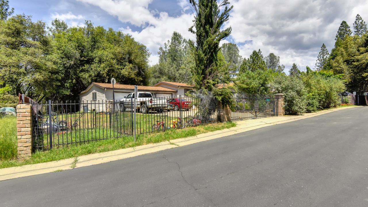 415 Carriage Lantern Lane, Somerset, CA, 95684 Scene 1