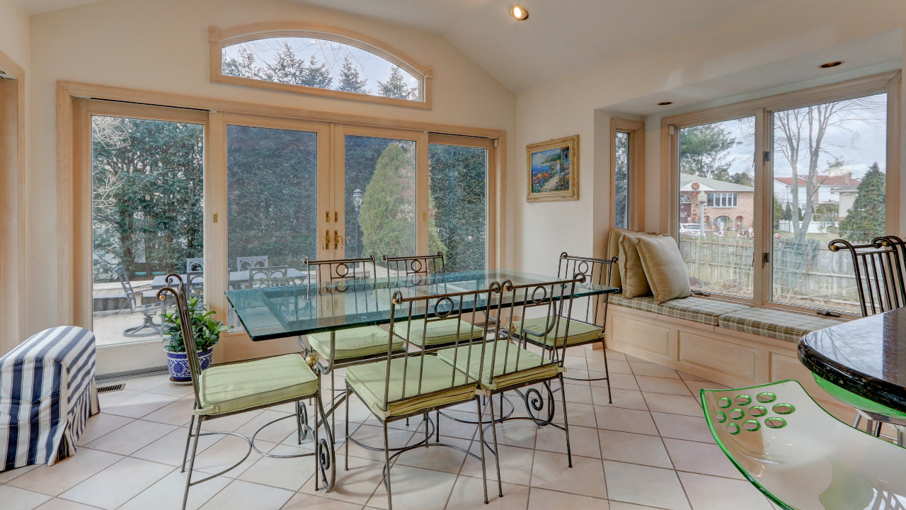 Kitchen Eating Area