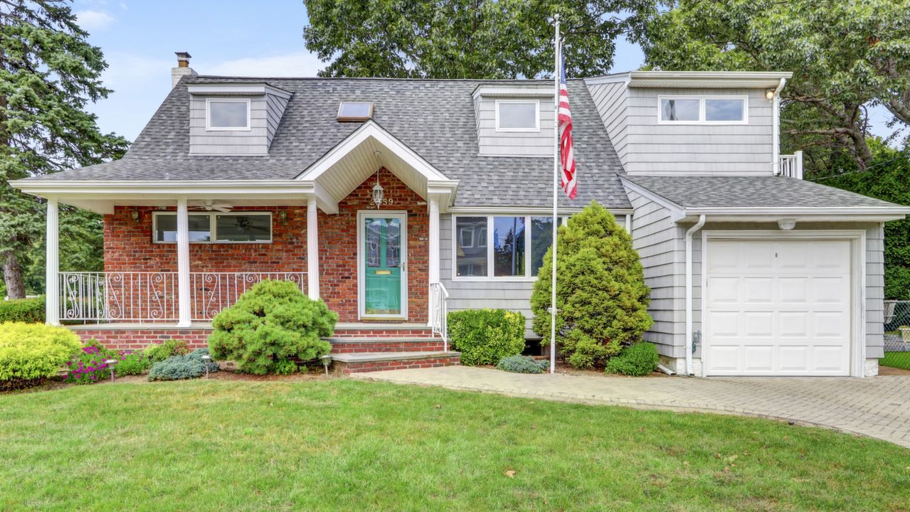 2759 S Shelley Rd, North Bellmore, NY, 11710 Scene 1