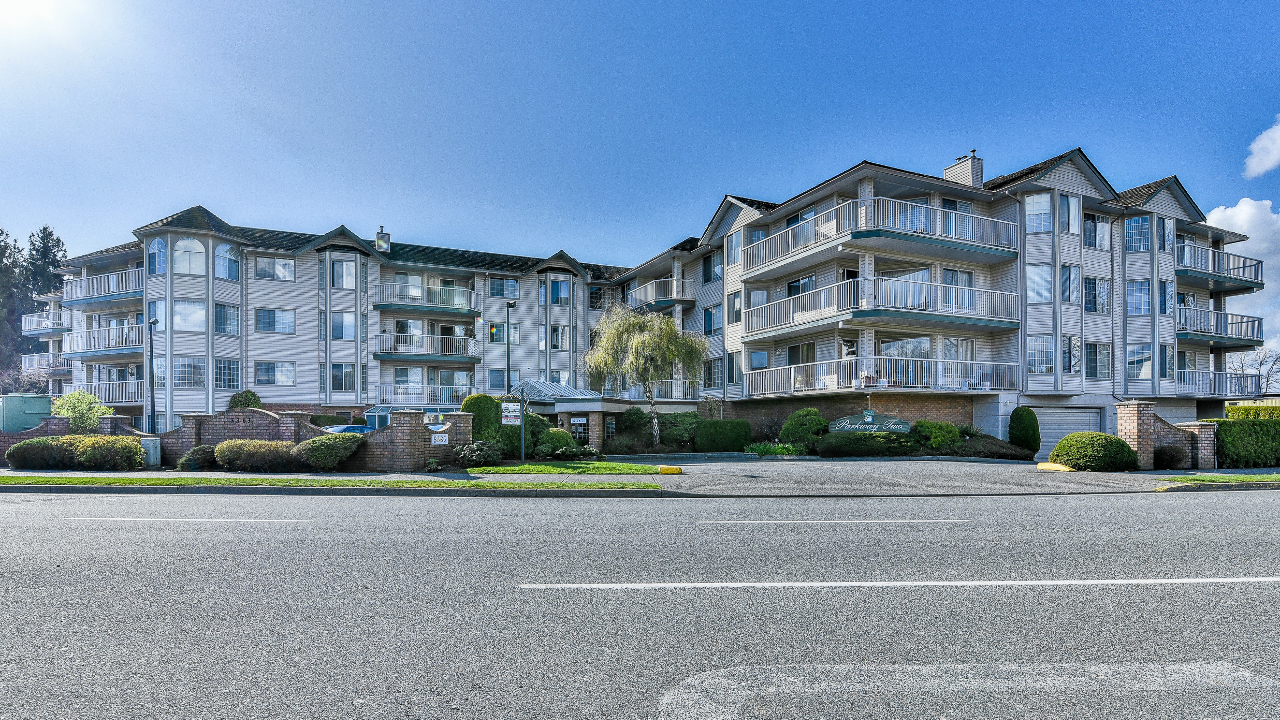 312-5363 206 St Langley, Surrey, BC, V3A 2C5 Scene 1