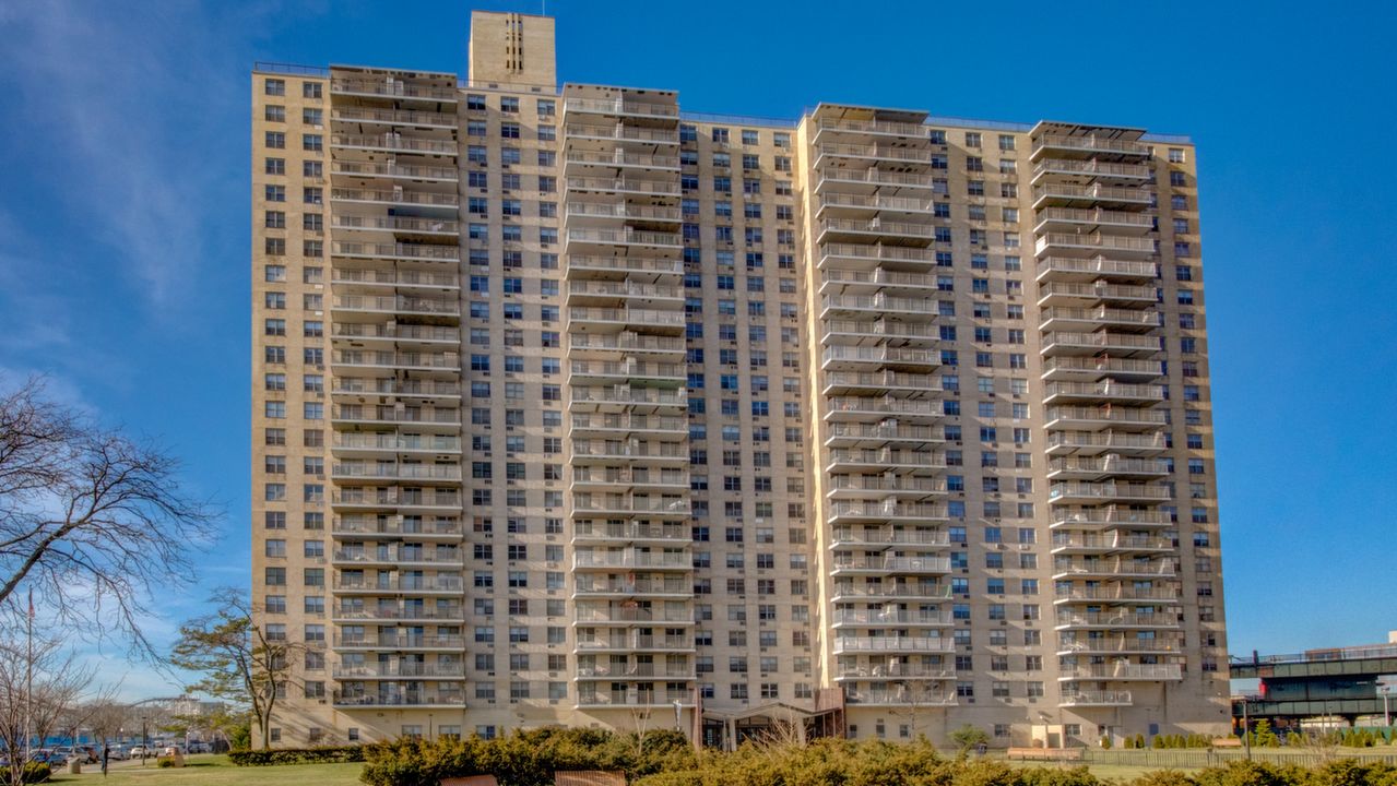 601 Surf Avenue, Brooklyn, NY, 11224 Scene 1