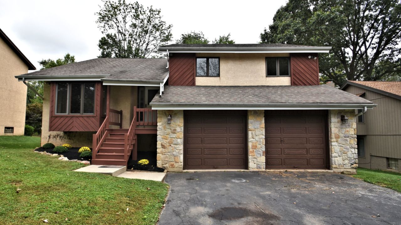 948 Clyde Ln, Philadelphia, PA, 19128 Scene 1