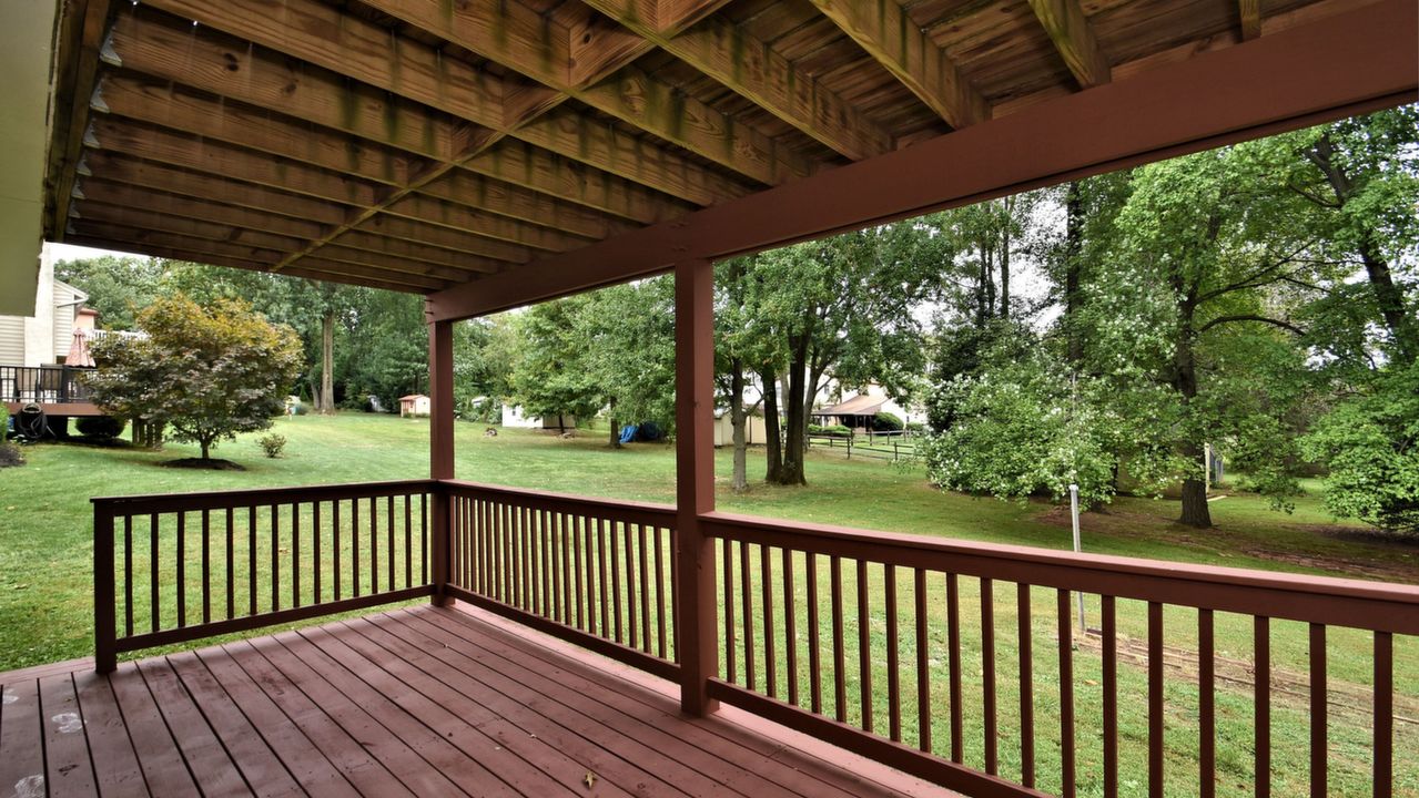 948 Clyde Ln, Philadelphia, PA, 19128 Scene 4