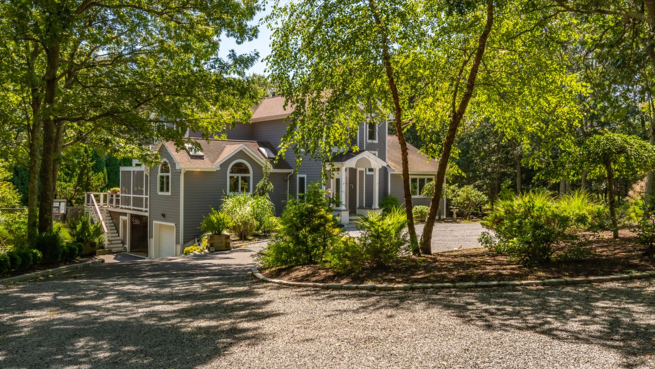 4 Douglas Ct, Hampton Bays, NY, 11946 Scene 3