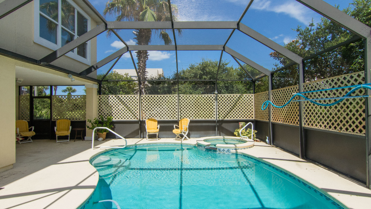Solar Heated Pool & Hot Tub