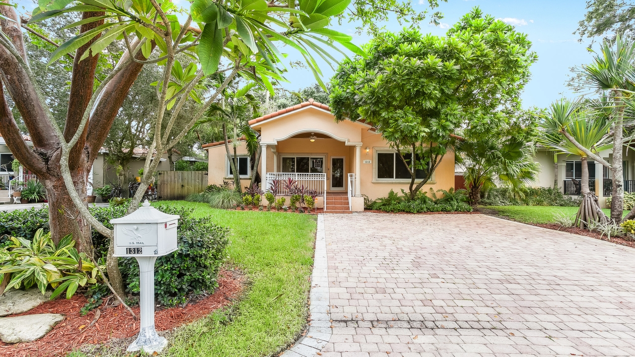 1312-SW-18th-Ct-01