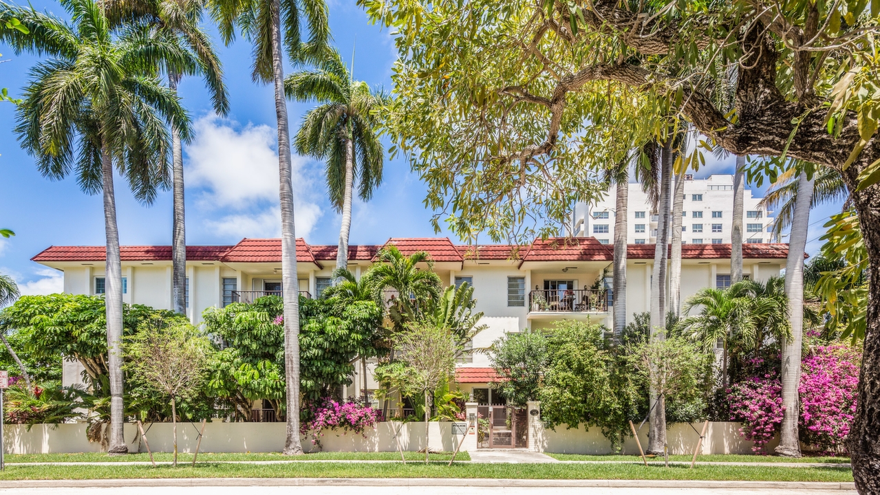 Royal-Palm-Villas-#304-01