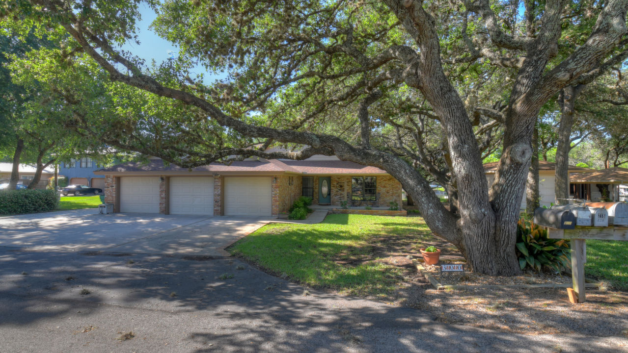 300 Blue Bird Circle, Highland Haven, TX, 78654 Scene 3