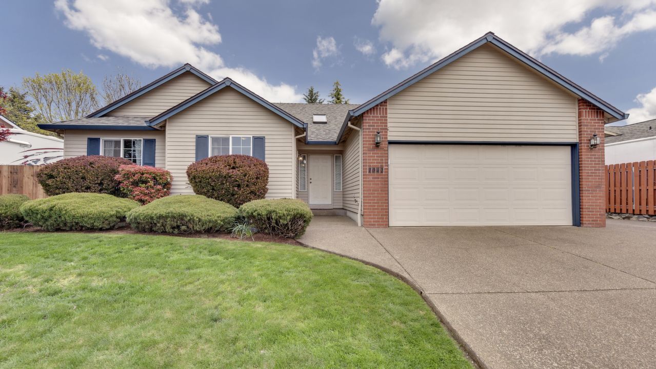 1042 S Pine Street, Canby, OR, 97013 Scene 1